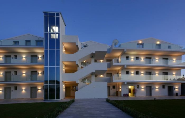 V Luxury Suites