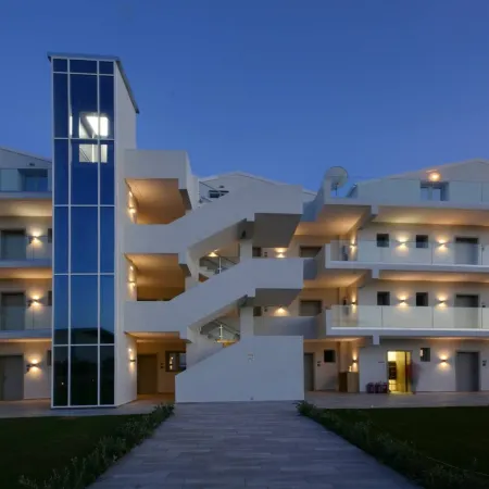V Luxury Suites
