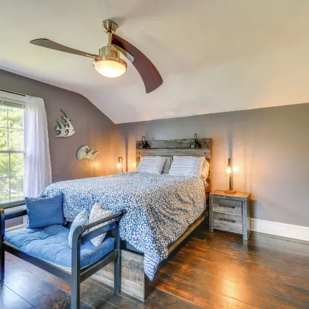 Sodus Point Home - Walkable to Beach! Hotels in Wayne County