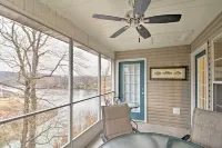 4 Mi to Strip Cozy Lake-View Retreat in Branson - Spa