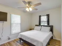 Williston Home w/ Yard: 6 Mi to Devils Den Spring Hotels in Levy County