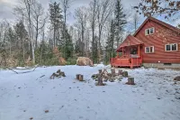 Secluded Johnsburg Retreat w/ Hot Tub & Fire Pit - 3 estrellas