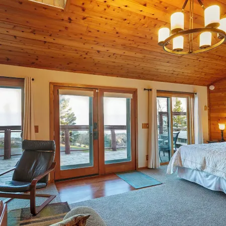 Cozy Schroeder Studio w/ Deck on Lake Superior
