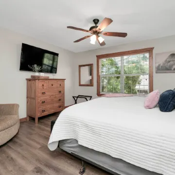 6 Mi to Branson Strip! Lakefront Home with Fireplace