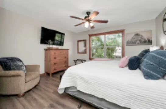 6 Mi to Branson Strip! Lakefront Home with Fireplace