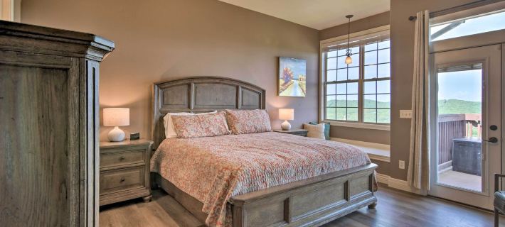 Luxe Mtn-View Condo in Branson w/ Hot Tub Access! Hotéis em Indian Point