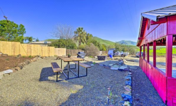 Peaceful Ranch Home w/ Sierra Nevada Views