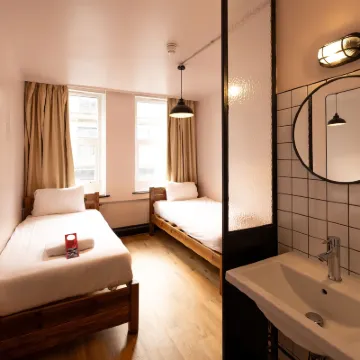 MALACUNA Manchester Hotels near National Football Museum