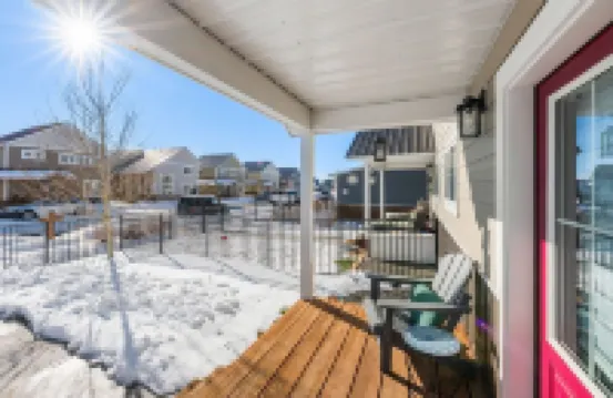 Relax in Spacious Comfort; Walk to Main St. and Trails. 30 Min to Crested Butte