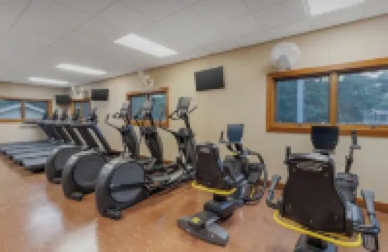 All-Season Mountain Retreat with Resort Access