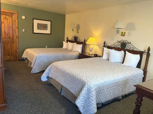 Clover Creek Inn Hotels in Paris