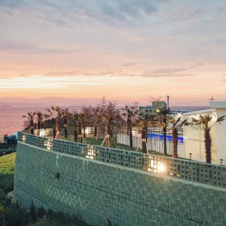 Pohang Uni’s Ocean Pool Villa