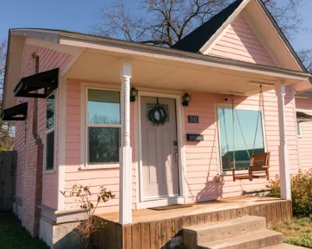Charming 3-bedroom cottage with WiFi and AC in delightful downtown Guthrie Hoteles en Guthrie