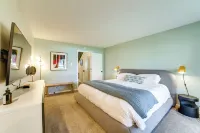 2 Mi to Eagle Lodge! Multi-level Haven w/ Hot Tub - 3 stjerner