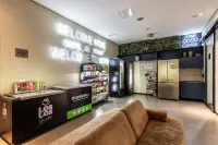 Urbic Vila Mariana by Viva - Prédio com academia e coworking a passos da ESPM, Belas Artes e Metrô