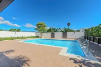 Deluxe 3BD gated Apt near Colegio Iberia with pool のホテル
