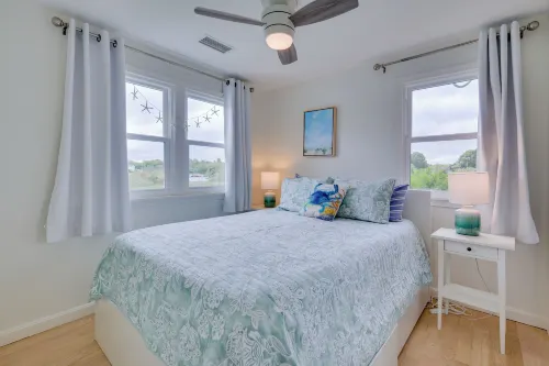 Cozy Narragansett Cottage w/ Dock & Outdoor Shower - Beach