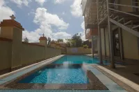 City Palace Resort - piscina