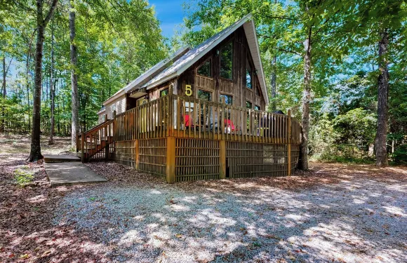 距離皮克威克湖1英里！寧靜的林間小屋