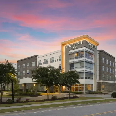 DoubleTree by Hilton Greenville Woodruff Road Hotels near Roper Mountain Science Center