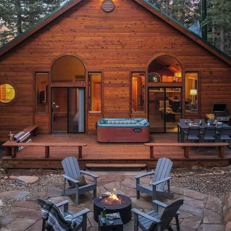 Cherrywood Gorgeous Cottage Surrounded by Pine Trees w/ Hot Tub