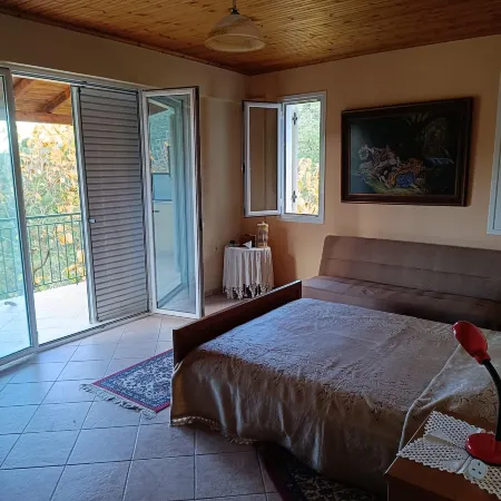 Hillview Holiday Home in Kalavrouza
