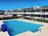 Studio 6 Webster, TX  Houston - NASA Lake Hotels in Webster