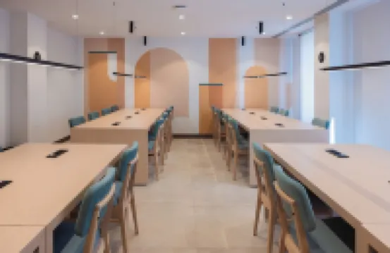 สเตฟเฮาส์ โปซูเอโล ยูโรปา โรงแรมใกล้สถานีเมโทรบาตัน
