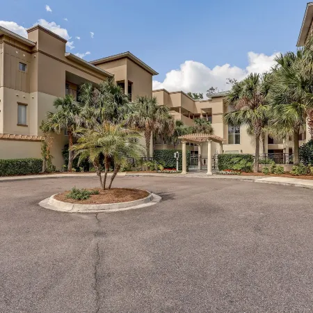 Home Near Beach with Free Wifi, Shared Pool, Central AC, Private W/D