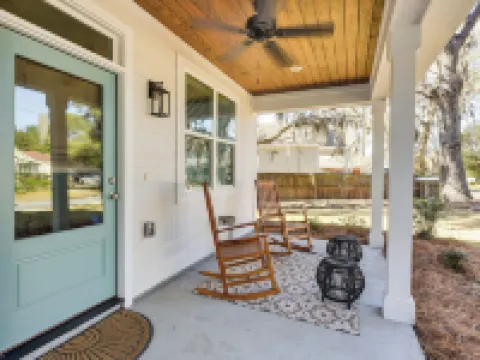 4 Mi to Forsyth Park: Updated Home w/ Large Yard! Hotels in Thunderbolt