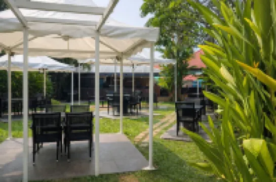 Saj Earth Resort & Convention Center , Kochi Hotel a 