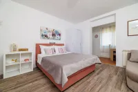 Apartments Near the Sea Barbat