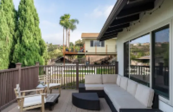 寬敞明亮的5卧室綠洲游泳池和院子