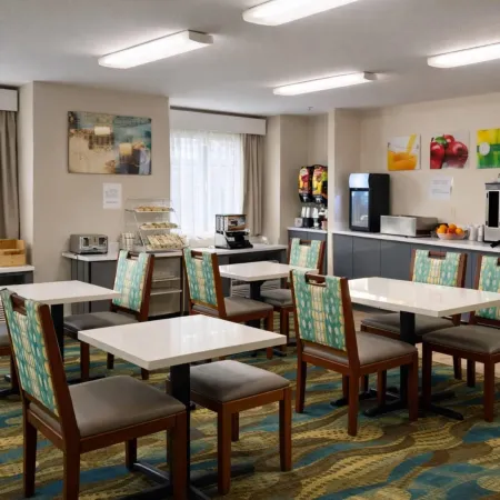 Econo Lodge Inn & Suites Santa Rosa South
