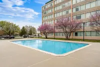 Quality Hotel - Pools