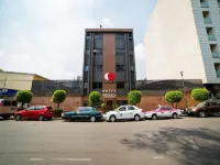 โรงแรมโมนาร์คา - ที่มีที่จอดรถ