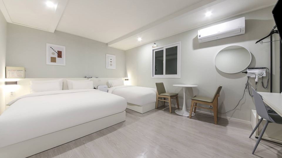 Yeongcheon Hotel Shop