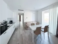 Modern apartment steps from the beach - 2-نجوم