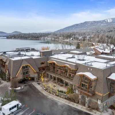 白魚鎮小屋酒店 鄰近Whitefish Lake Golf Club的酒店