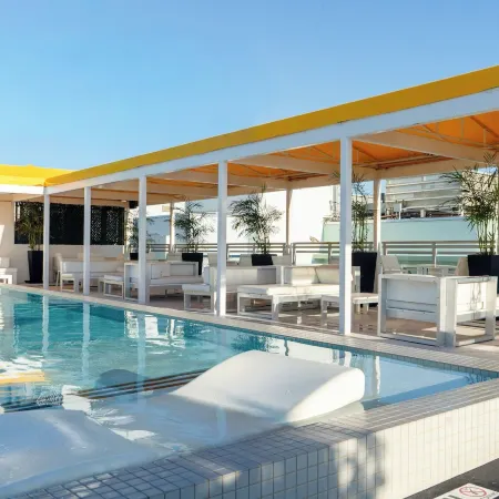 Leslie Hotel Ocean Drive