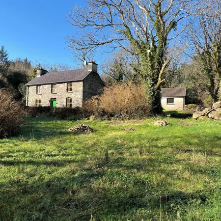 SPECIAL WEEKLY DISCOUNTS! Traditional stone cottage in beautiful West Kerry