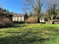 SPECIAL WEEKLY DISCOUNTS! Traditional stone cottage in beautiful West Kerry โรงแรมใน