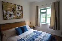 Tring Grange Cottage - Sleeps 2 - Onsite Parking