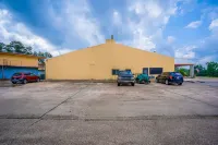 Economy Inn Livingston by OYO TX US 59 - parking