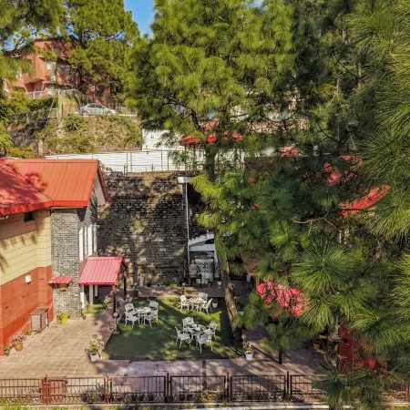Alaya Stays 3BHK Golden Meadow Villa