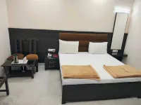 月光集市塔拉宮酒店 鄰近紅堡的酒店