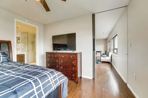 Walkable Dallas Unit Near Deep Ellum, Pets Welcome - Condos