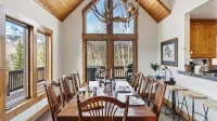 Russell Home by AvantStay Expansive Deck Stunning Views Hot Tub