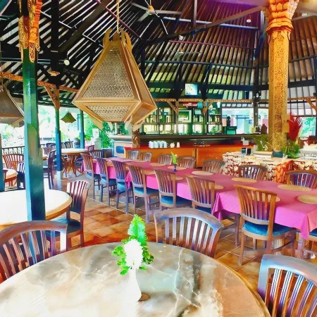 Palm Beach Hotel Bali Отели рядом с достопримечательностью «Пляж Джерман»