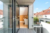 Green Mews 1 with Free Parking - by My Getaways - parking